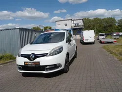 Weiß Gebraucht 2015 Renault Scénic III Bose Edition Van / Kleinbus | 6.790 € (Fairer Preis)