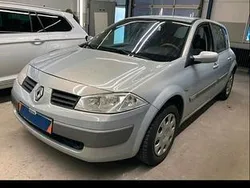 Grau Gebraucht 2003 Renault Mégane II Kleinwagen | 1.700 € (Fairer Preis)