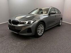 Grau Gebraucht 2023 BMW 320 Shadowline Kombi | 32.999 € (Superpreis)