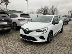 Weiß Gebraucht 2023 Renault Clio V Equilibre Limousine | 16.997 € (Etwas zu teuer)