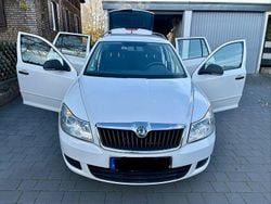 Weiß Gebraucht 2010 Skoda Octavia Ambiente Kombi | 5.600 € (Guter Preis)