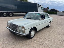 Weiß Gebraucht 1975 Mercedes 200 Limousine | 12.500 €