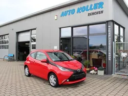 Rot Gebraucht 2016 Toyota Aygo X-play Kleinwagen | 7.990 € (Fairer Preis)