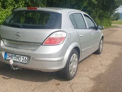 Grau Gebraucht 2005 Opel Astra Limousine | 2.050 € (Fairer Preis)