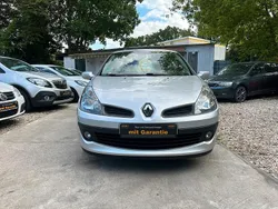 Silber Gebraucht 2006 Renault Clio III Dynamique Kleinwagen | 2.999 €