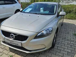 Luminous sand / metallic Gebraucht 2018 Volvo V40 Kinetic Kombi | 12.990 € (Fairer Preis)