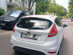 Weiß Gebraucht 2009 Ford Fiesta Kleinwagen | 3.100 €