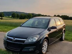 Schwarz Gebraucht 2005 Opel Astra Kombi | 1.300 € (Fairer Preis)