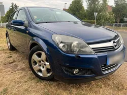 Blau Gebraucht 2008 Opel Astra Limousine | 2.200 € (Guter Preis)