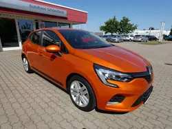 Orange Gebraucht 2021 Renault Clio V Zen Limousine | 13.986 € (Guter Preis)