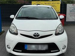 Weiß Gebraucht 2014 Toyota Aygo Edition Kleinwagen | 3.250 € (Etwas zu teuer)