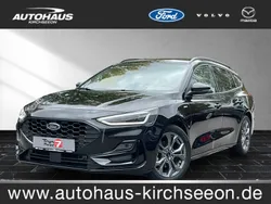 Obsidianschwarz (schwarz) Gebraucht 2023 Ford Focus ST-Line Kombi | 25.400 € (Guter Preis)