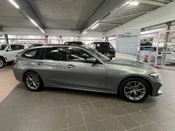 Skyscraper grau Gebraucht 2022 BMW 318 Kombi | 28.400 € (Fairer Preis)