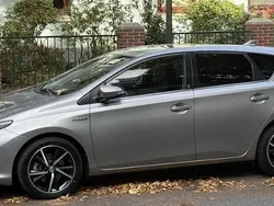 Grau Gebraucht 2018 Toyota Auris Hybrid Team Limousine | 12.995 € (Guter Preis)