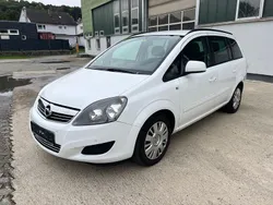 Weiß Gebraucht 2013 Opel Zafira Family Van / Kleinbus | 3.999 € (Fairer Preis)