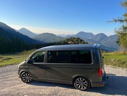Grau Gebraucht 2017 VW Multivan Van | 30.900 € (Etwas zu teuer)