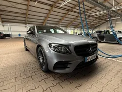 Grau Gebraucht 2016 Mercedes E220 AMG line Limousine | 32.500 €