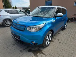 Blau Gebraucht 2014 Kia Soul EV SUV | 5.800 € (Etwas zu teuer)