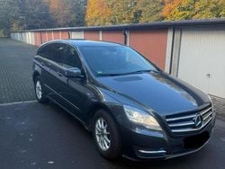 Grau Gebraucht 2011 Mercedes R300 Van / Kleinbus | 15.300 €