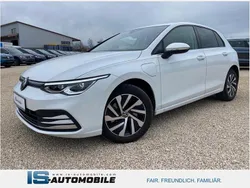 Pure white Gebraucht 2021 VW Golf VIII Style Limousine | 23.799 € (Fairer Preis)