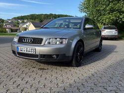 Grau Gebraucht 2003 Audi A4 Kombi | 8.700 €