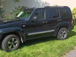 Schwarz Gebraucht 2008 Jeep Cherokee Limited SUV | 9.900 € (Etwas zu teuer)