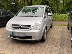 Grau Gebraucht 2005 Opel Meriva Van / Kleinbus | 1.250 €