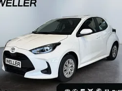 Weiß Neu 2025 Toyota Yaris Hybrid Comfort Limousine | 23.906 € (Guter Preis)