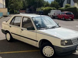 Weiß Gebraucht 1987 Peugeot 309 Kleinwagen | 3.900 €