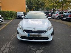 Weiß Gebraucht 2019 Kia Ceed Kleinwagen | 10.000 € (Guter Preis)