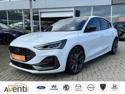 Weiß Gebraucht 2025 Ford Focus ST Limousine | 39.819 € (Etwas zu teuer)
