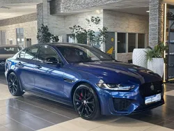 Blau bluefire blue (metallic) Gebraucht 2022 Jaguar XE R-Dynamic Limousine | 33.500 € (Teuer)