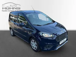 Blau Gebraucht 2018 Ford Tourneo Courier Trend Van / Kleinbus | 9.989 € (Fairer Preis)