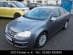 Grau Gebraucht 2006 VW Jetta Comfortline Limousine | 6.980 €