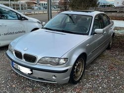 Grau Gebraucht 2002 BMW 330 Limousine | 2.300 €