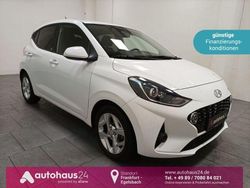 Weiß Gebraucht 2021 Hyundai i10 Edition 30 Kleinwagen | 10.970 € (Fairer Preis)