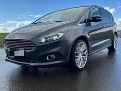 Grau Gebraucht 2016 Ford S-MAX Titanium Van / Kleinbus | 12.800 € (Guter Preis)