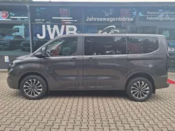 Grau Neu 2025 Ford Tourneo Titanium Van / Kleinbus | 64.980 € (Teuer)