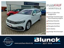 Pure white Gebraucht 2019 VW Passat R-line Kombi | 25.990 €