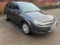 Grau Gebraucht 2010 Opel Astra Limousine | 2.700 € (Fairer Preis)