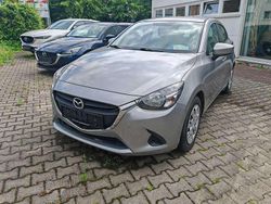 Silber Gebraucht 2016 Mazda 2 Center-Line Limousine | 9.490 € (Fairer Preis)