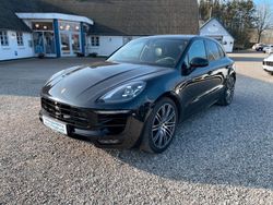 Schwarz Gebraucht 2017 Porsche Macan Turbo Performance Package SUV | 52.125 €
