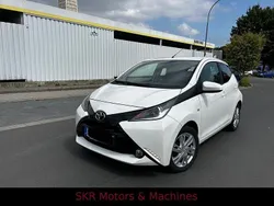 Weiß Gebraucht 2017 Toyota Aygo X-play Kleinwagen | 6.790 € (Fairer Preis)