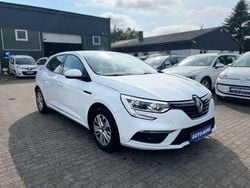 Weiß Gebraucht 2016 Renault Mégane IV Life Limousine | 7.490 € (Fairer Preis)