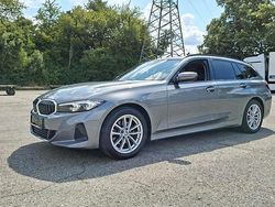 Grau Gebraucht 2023 BMW 320 Shadowline Kombi | 31.290 € (Guter Preis)