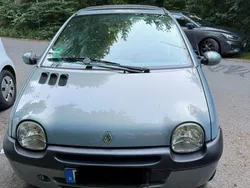 Grau Gebraucht 2004 Renault Twingo Kleinwagen | 1.250 €