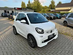 Weiß Gebraucht 2017 Smart ForTwo Cabrio Brabus Xclusive Cabrio | 26.599 € (Fairer Preis)