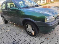 Grün Gebraucht 1996 Opel Corsa Limousine | 1.500 € (Fairer Preis)