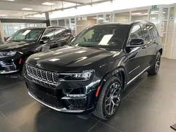Schwarz (diamond black) Neu 2025 Jeep Grand Cherokee Summit SUV | 86.300 € (Teuer)