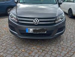 Grau Gebraucht 2015 VW Tiguan Trendline SUV | 13.900 € (Etwas zu teuer)